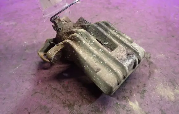Volkswagen Golf IV Rear brake caliper