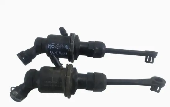 Renault Megane II Clutch slave cylinder 8200151784