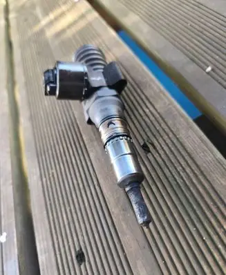 Fuel injector