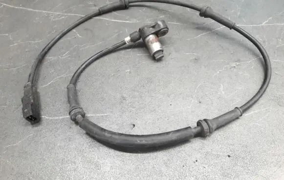 Citroen Xantia ABS brake wheel speed sensor 9611324180
