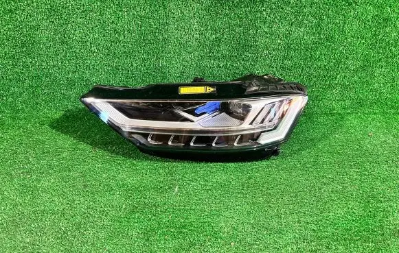 Audi A8 S8 D5 Headlight/headlamp 4N0941085