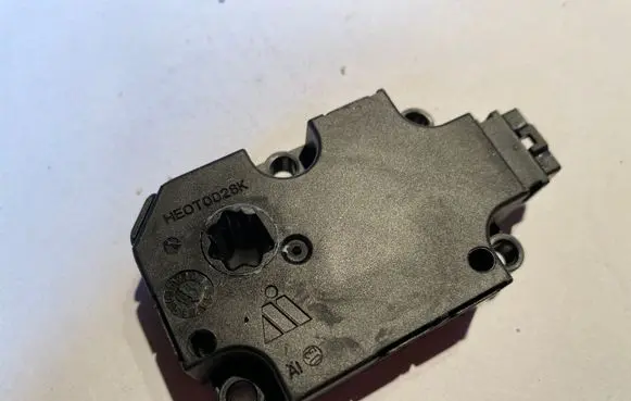 Audi A6 S6 C7 4G Air flap motor/actuator HEUT0045K CZ1139300855