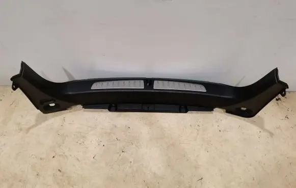 Trunk/boot sill cover protection