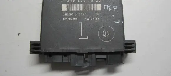 Mercedes-Benz E W210 Door control unit/module 2108207526