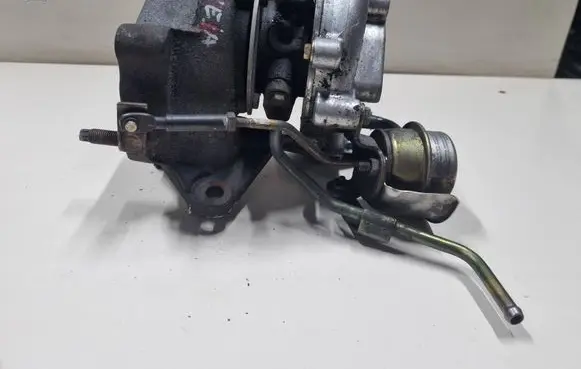 Nissan Almera Tino Turbo 144114U100 7053962 5N0153533B