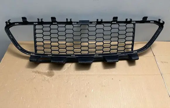 BMW 3 F30 F35 F31 Front bumper lower grill 8068124