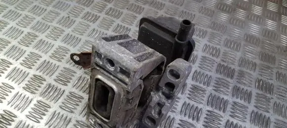 Volkswagen Golf IV Engine mount bracket