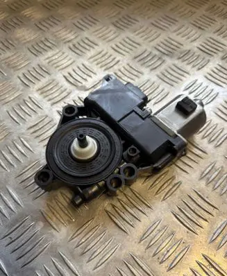 KIA EV6 Front door window regulator motor 82450CV010