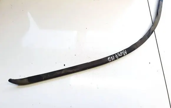 Volvo V70 Front door glass trim molding 