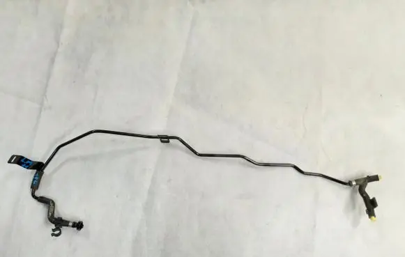 Volkswagen Touareg II Engine coolant pipe/hose 7P6122447