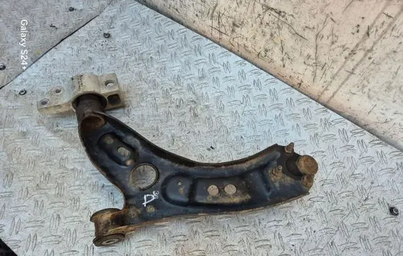 Skoda Octavia Mk2 (1Z) Front lower control arm/wishbone 1K0407160C 1K0199232J