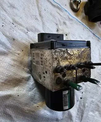 Peugeot 407 ABS Pump 15732201A S118676001 15732101