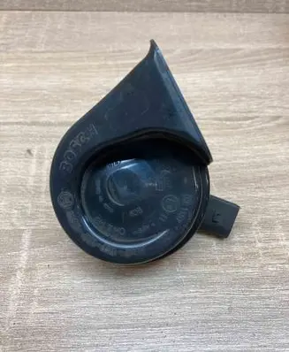 Audi A3 S3 8L Horn signal 703881157
