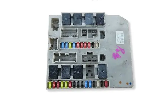 Renault Clio III Fuse box set PPT30M10