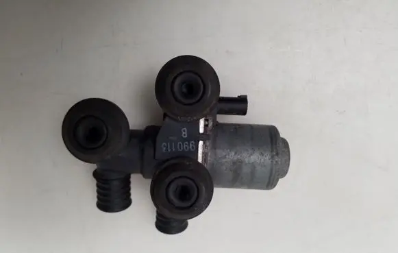 BMW 3 E46 Coolant heater control valve 8369805