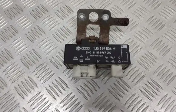 Seat Ibiza III (6L) Coolant fan relay 1J0919506M
