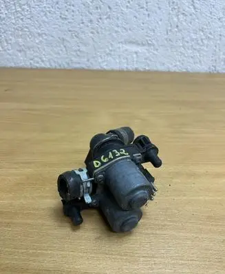 Mercedes-Benz E W210 Coolant heater control valve D6132