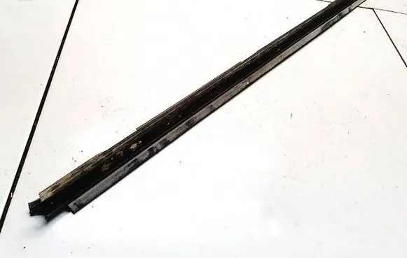 Skoda Superb B5 (3U) Front door glass trim molding 