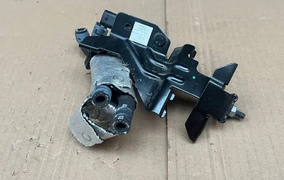 Volkswagen Polo V 6R Rear glass lock/latch E474 057906051H