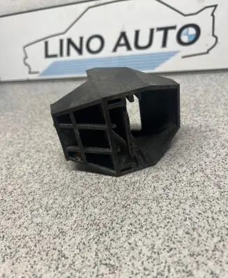 Radiator mount bracket