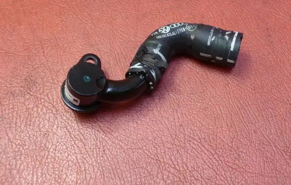 Volkswagen Transporter - Caravelle T6 Engine coolant pipe/hose 04L121065CH