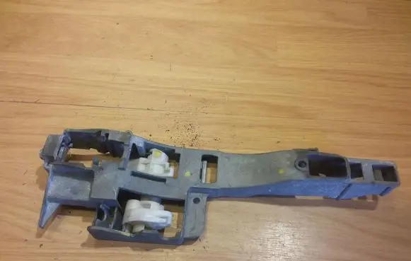 Rear door exterior handle/bracket