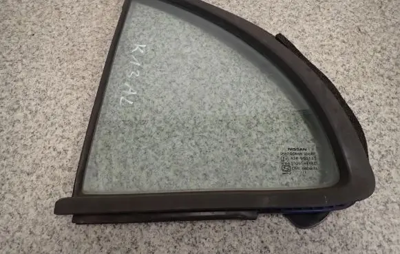 Nissan Micra Sliding door window/glass 