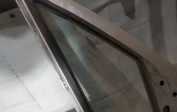 Peugeot Boxer Front door vent window glass four-door as2