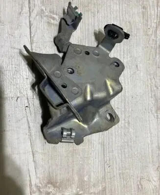 Renault Megane IV Engine mounting bracket 208182005r
