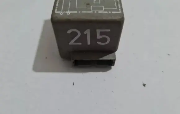 Volkswagen PASSAT B5 Other relay 443951253L 899521