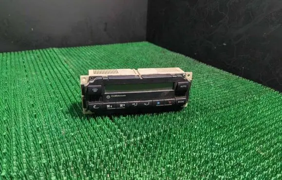 Volkswagen Golf IV Climate control unit 3B1907044A