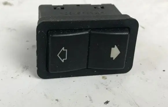 BMW 5 E39 Electric window control switch 8368974