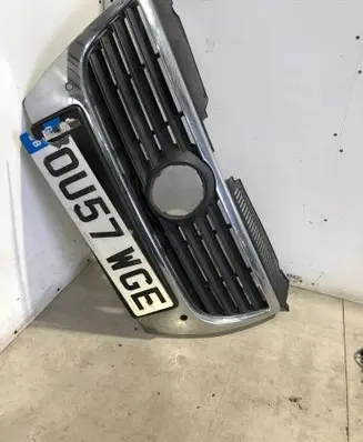 Volkswagen PASSAT B6 Front bumper upper radiator grill 3C0853651B