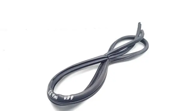 Mitsubishi L200 Rubber seal front door window/glass 