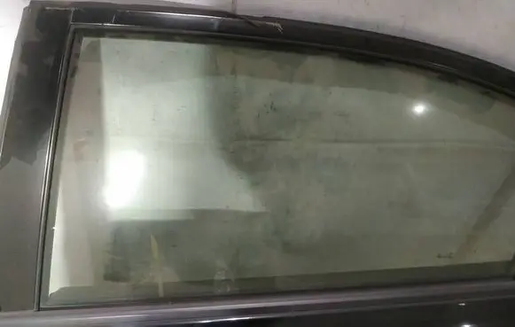 Rear door window glass