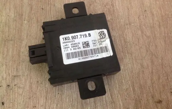 Audi A3 S3 8P Alarm control unit/module 1K0907719B