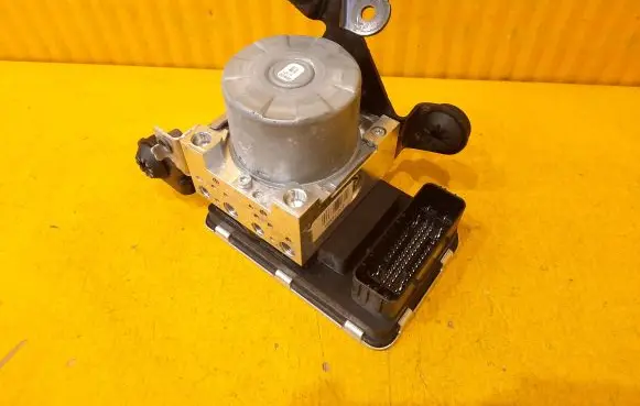 Volvo V60 ABS Pump 32214804