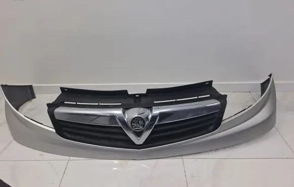 Renault Trafic II (X83) Front bumper upper radiator grill