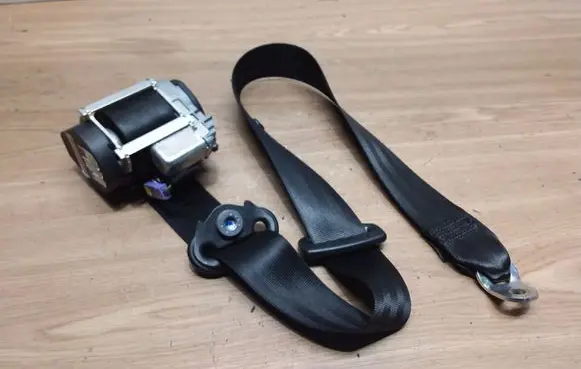 Skoda Octavia Mk2 (1Z) Front seatbelt 1Z0857702A
