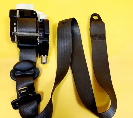 Fiat Punto (188) Front seatbelt 33001390