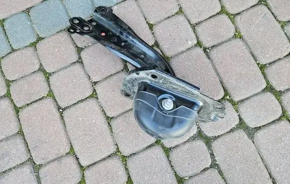 Toyota Camry VIII XV70 Rear suspension control arm OPELCZESCI.com-D48