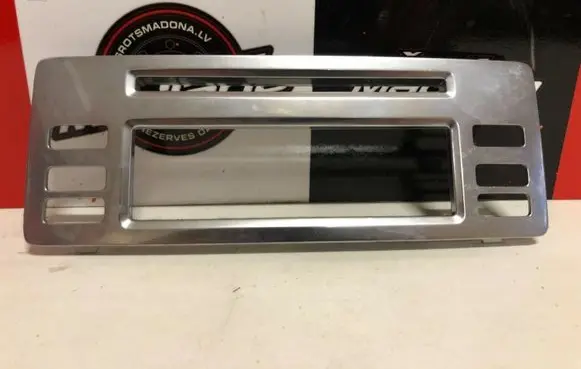 Volvo XC70 Radio/GPS head unit trim 30643648