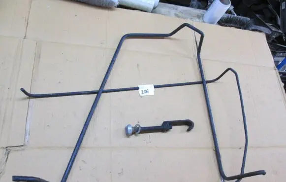 Peugeot 206 Spare wheel mounting bracket