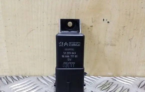 Glow plug pre-heat relay