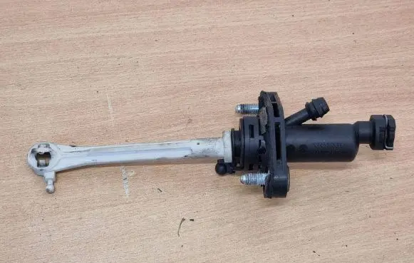 Volvo XC90 Clutch slave cylinder 30713427