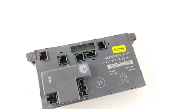 Mercedes-Benz E W211 Door control unit/module 2118707026 E5796 00401702