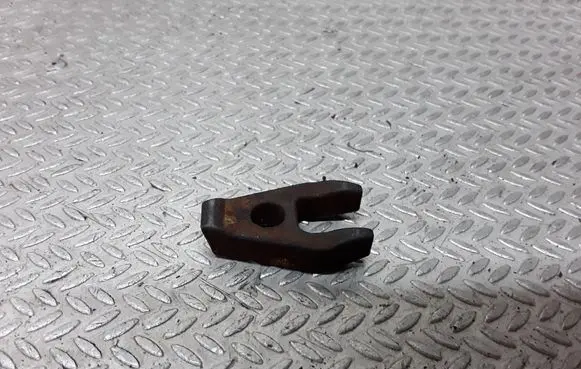 Jeep Cherokee Fuel Injector clamp holder