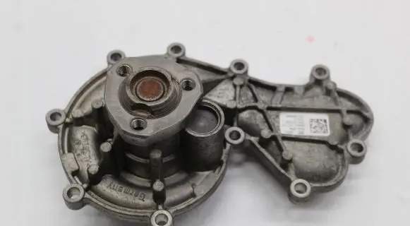 Volkswagen Touareg II Water pump 059008J
