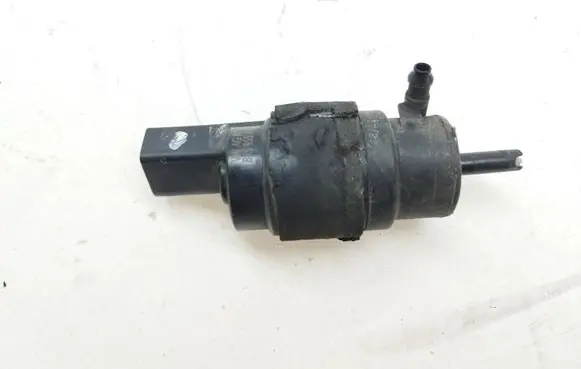 Audi A7 S7 4G Windscreen/windshield washer pump 8K5955647