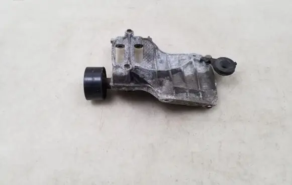 BMW 5 GT F07 A/C compressor mount bracket 7585167
